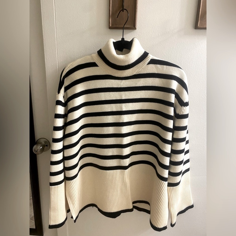 Oversized striped cream and black chunky turtleneck sweater, size L